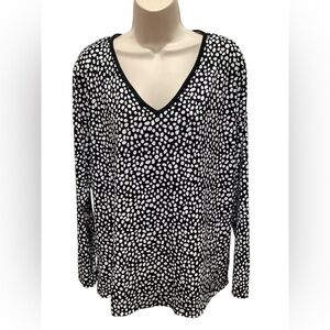 DKNY Long Sleeve Polka Dot V-Neck Shirt - Size‎ Medium ⚫⚪